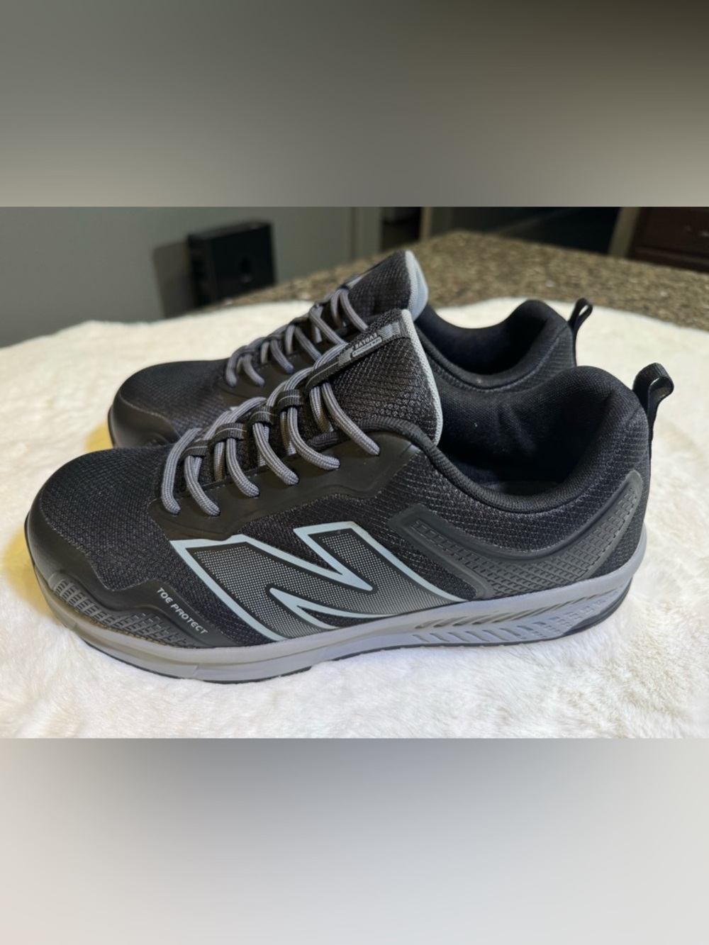 New Balance Evolve Industrial Work Aluminum Toe Men's Size 9, Black/Blue
